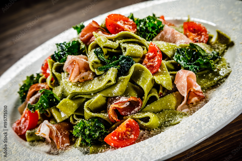 Pasta with smoked ham and collard