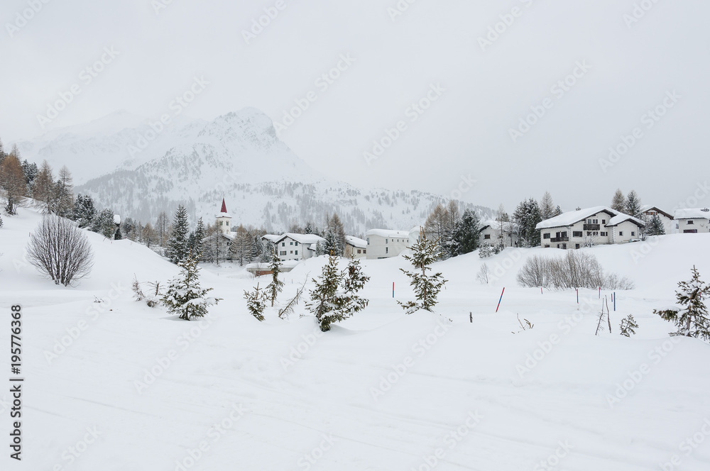 Maloja, Dorf, Engadiner Dorf, Engadin, Oberengadin, Alpen, Graubünden, Winter, Wintersport, Langlauf, Loipen, Winterwanderung, Schweiz
