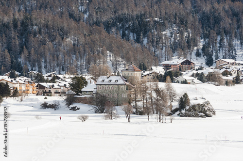 Surlej  Dorf  Engadiner Dorf  Engadin  Oberengadin  Corvatsch  Bergbahn  Winter  Wintersport  Langlauf  Winterwanderweg  Silvaplanersee  Alpen  Graub  nden  Schweiz