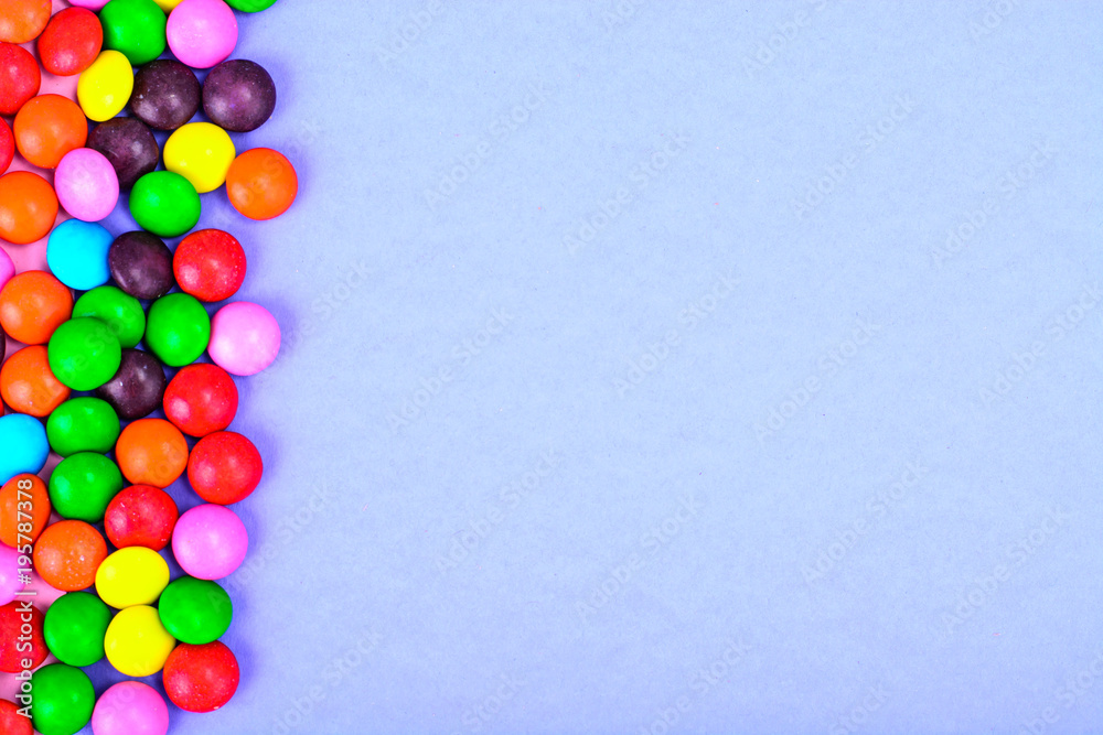 Obraz premium Small colored candy on bright background
