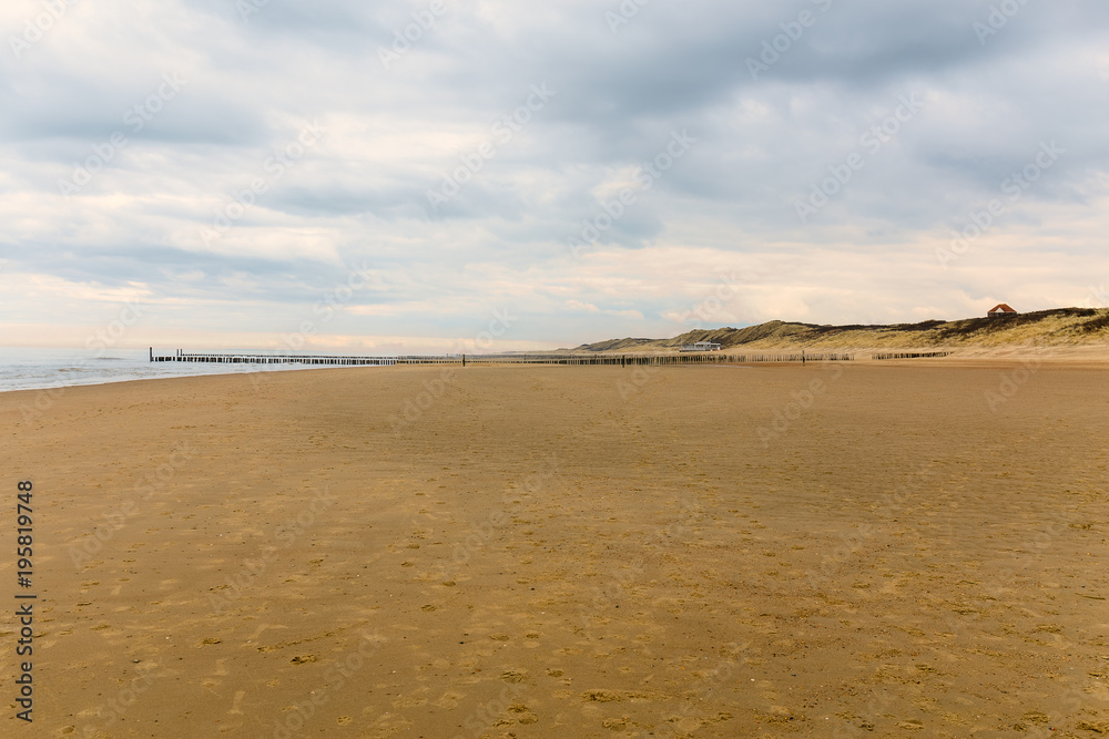 Nordsee Strand mit Blick über die Dünen 