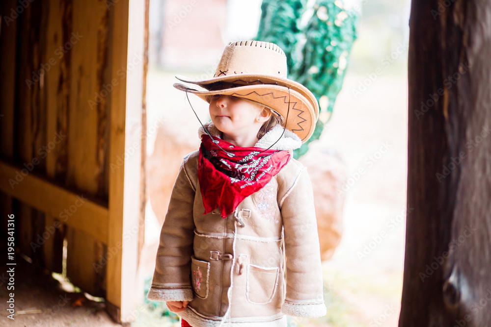 Obraz premium a little girl in a cowboy hat