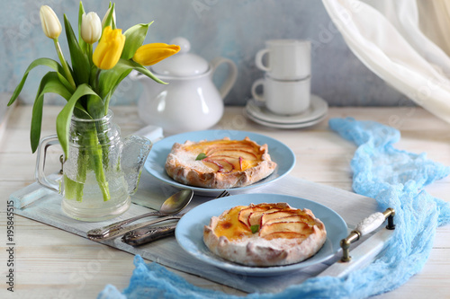 Wallpaper Mural яблочный пирог с сахарной пудрой и мятой Torontodigital.ca