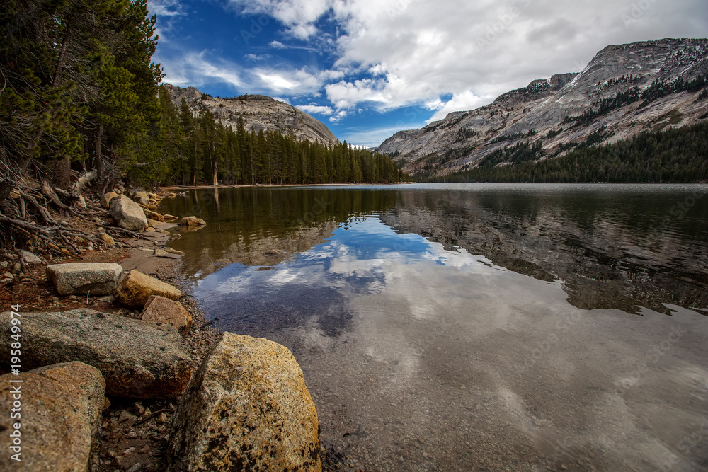 Fototapeta premium Spectacular views of the Yosemite National Park in autumn, California, USA