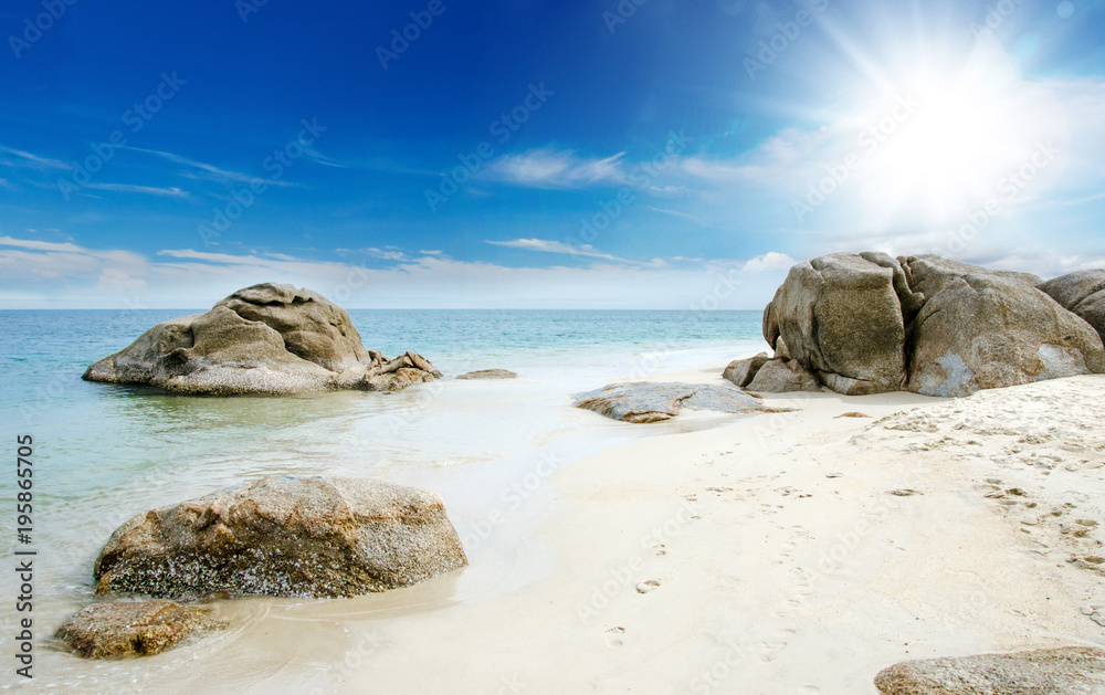 Ferien, Tourismus, Sommer, Sonne, Strand, Meer, Glück, Entspannung, Meditation: Traumurlaub an einem einsamen, karibischen Strand :)