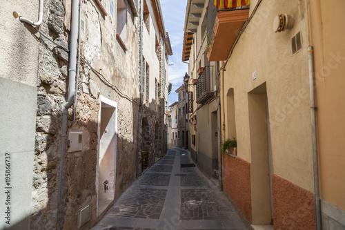 Fototapeta Naklejka Na Ścianę i Meble -  Narrow street in village of Castellfollit de la Roca,Catalonia,Spain.