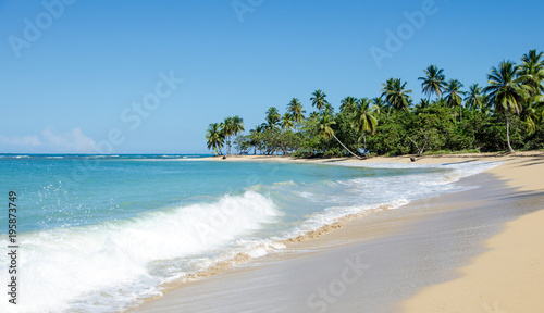 Ferien, Tourismus, Sommer, Sonne, Strand, Meer, Glück, Entspannung, Meditation: Traumurlaub an einem einsamen, karibischen Strand :) © doris oberfrank-list