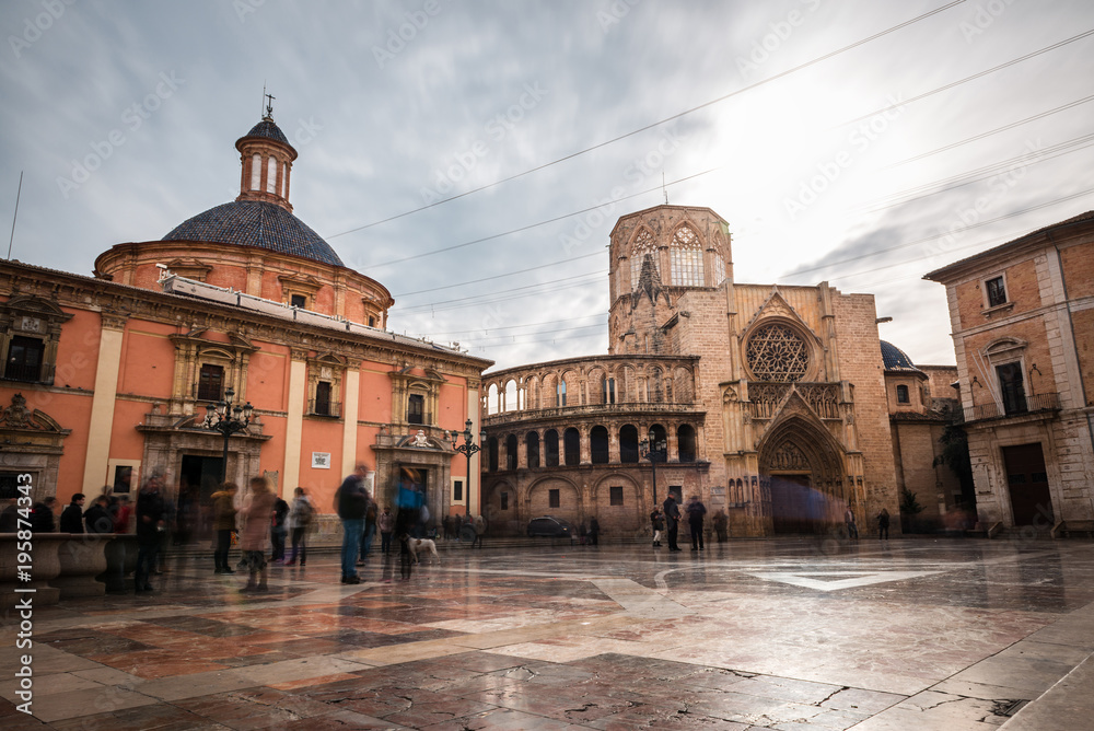 Fototapeta premium Plaza de la Virgen square in Valencia