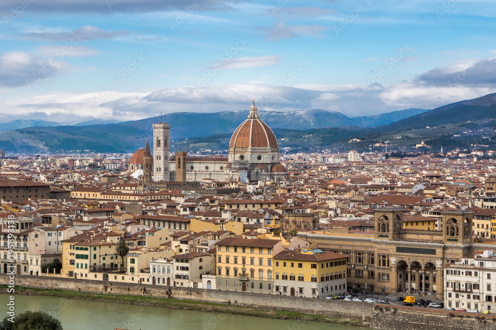 Stadtbild Florenz mit Kathedrale und Himmel, Italien