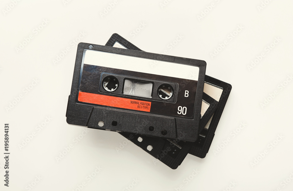 Fototapeta premium Vintage kasety audio na białym tle