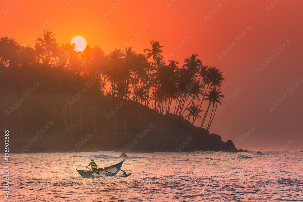 Obraz premium Tropical beach on sunset with fishermen and sea