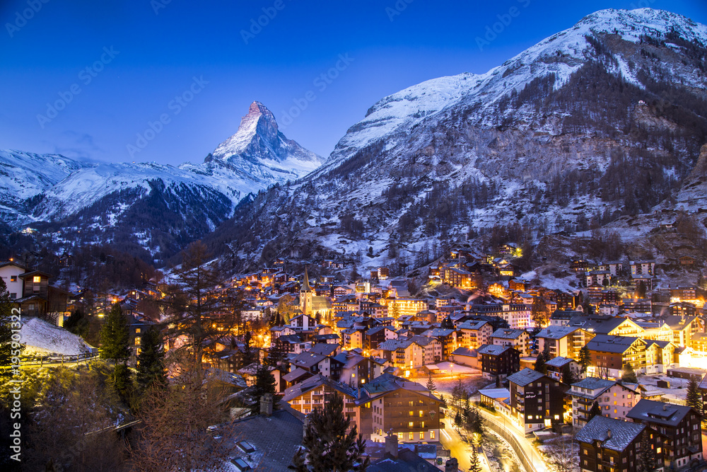 Fotografía Sunrise over the Matterhorn in Zermatt, Switzerland | Posters.es