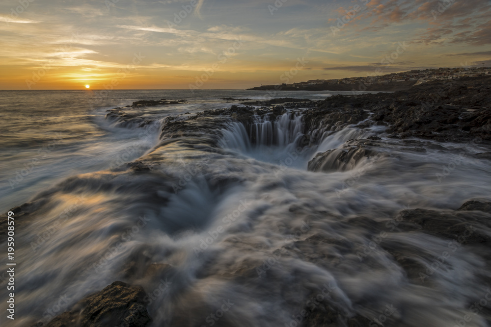 Obraz premium sunrise over the ocean