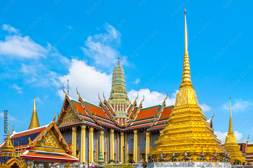 Obraz premium Bangkok Wat Phra Kaew and Grand Palace complex. Bangkok, Thailandia.