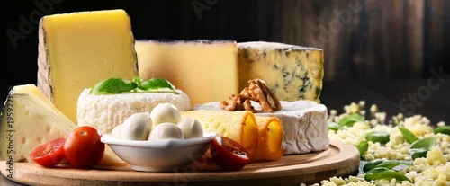 Panel kuchenny z motywem Different sorts of cheese on kitchen table