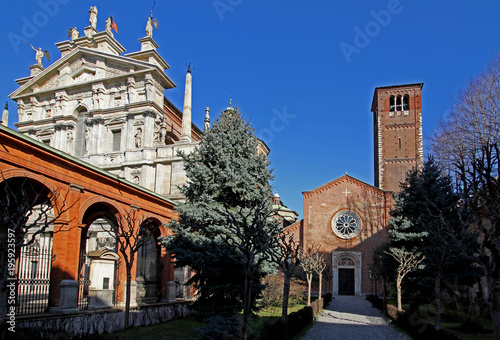 Fotografie la chiesa romanica di San Celso e il santuario di Santa Maria dei Miracoli - Mil