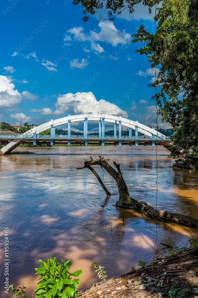 Ponte dos Arcos sobre Rio Paraíba do Sul, Barra Mansa - RJ