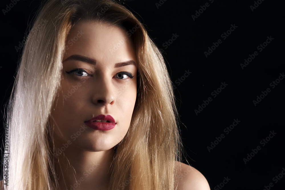Marvelous portrait of a very elegant woman in her thirties Marvelous portrait of a very elegant woman in her thirties