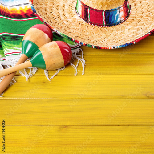 Mexico sombrero cinco de mayo wood background