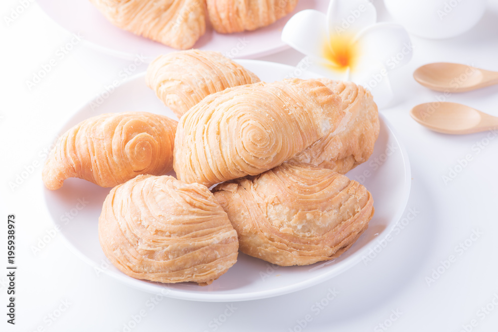 Curry puffs are a very popular snack item to have been adapted from Amphoe Muak Lek, Saraburi province in central Thailand