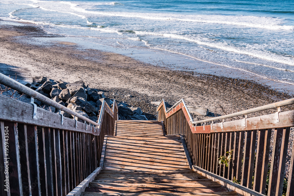 Obraz premium Staircase providing beach access at South Carlsbad State Beach in San Diego, California.