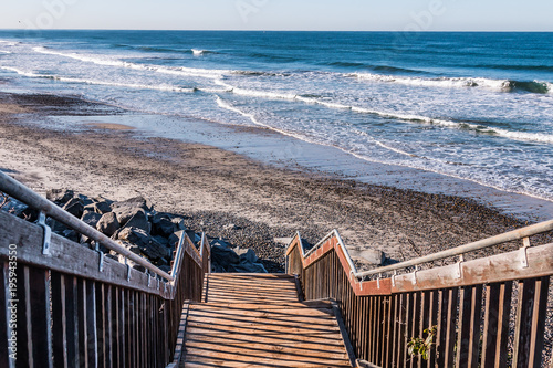 Fototapeta Schody prowadziły na plażę w South Carlsbad State Beach w San Diego w Kalifornii.