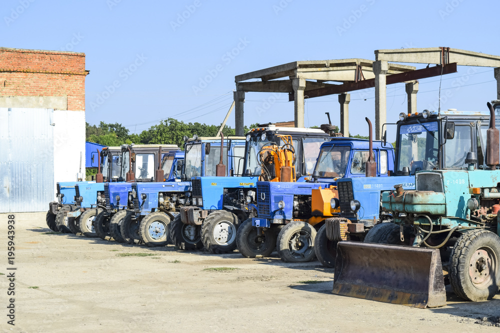 Tractor. Agricultural machinery.