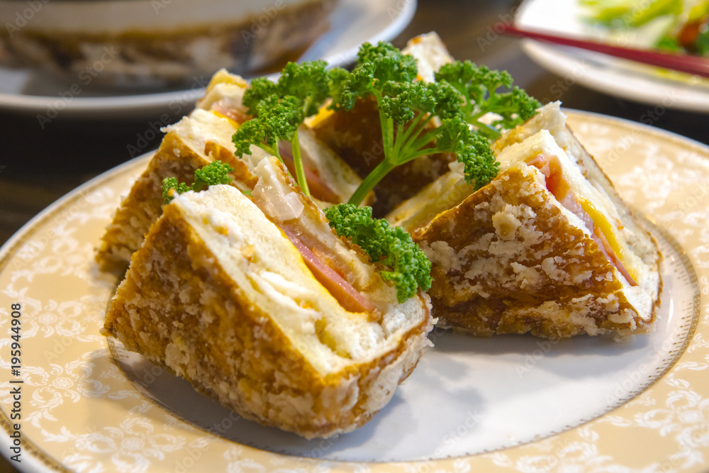 Taiwan's famous seafood restaurant, lobster sandwiches, is the restaurant's special menu, lobster and bread crispy sandwiches, Taiwan's famous seafood restaurant, lobster sandwiches, is the restaurant's special menu, lobster and bread crispy sandwiches,