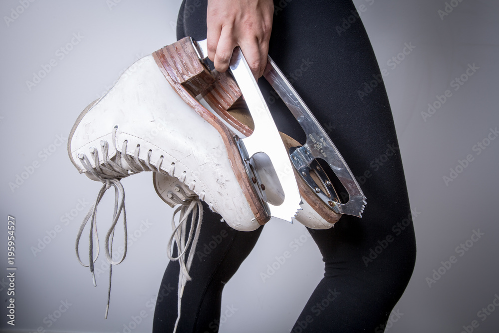 Fotografía Holding skates