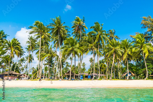 Beautiful tropical beach and sea © siraphol