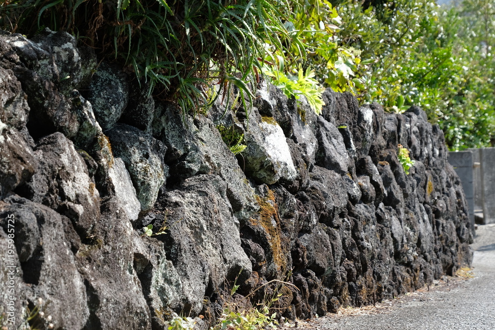 溶岩岩の石垣