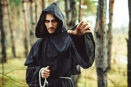 warlock pointing finger