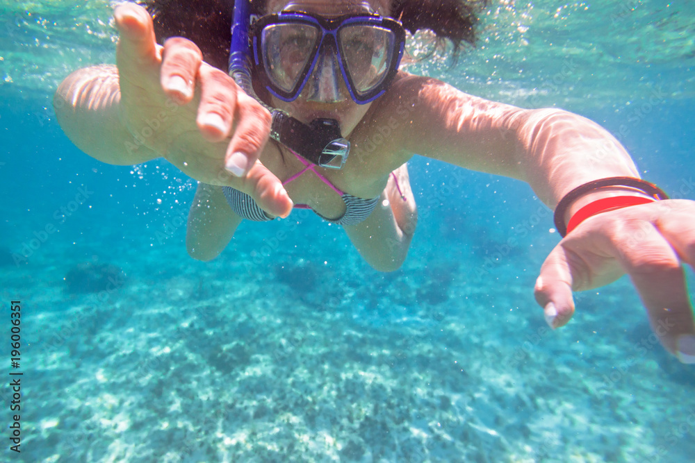 Fototapeta premium Young woman snorkeling in the tropical water of Mexico