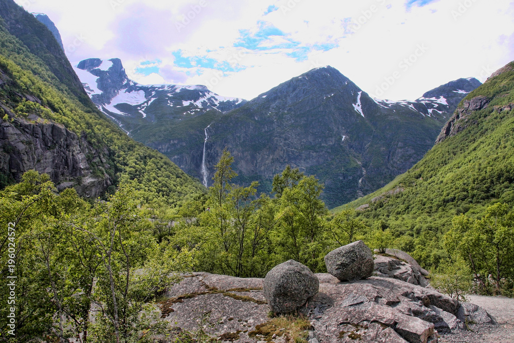Obraz premium The beauty of Norway's summer Norwegian landscape