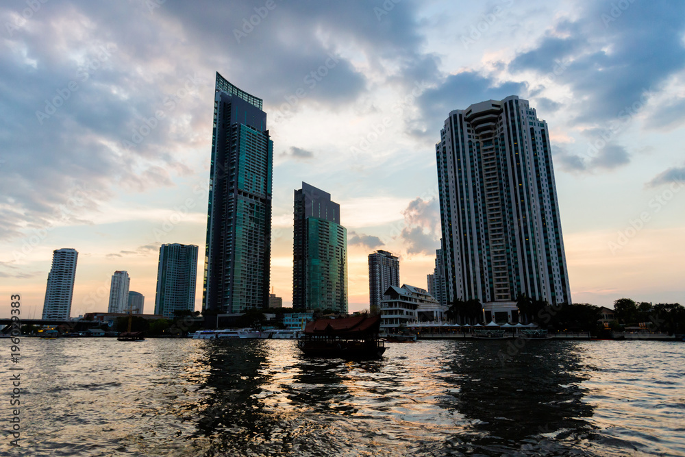 Naklejka premium Bangkok view - Chao phraya river