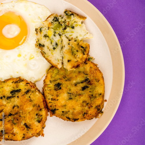 Canvas-taulu Cooked Vegetarian Bubble And Squeak Cakes With A Fried Egg
