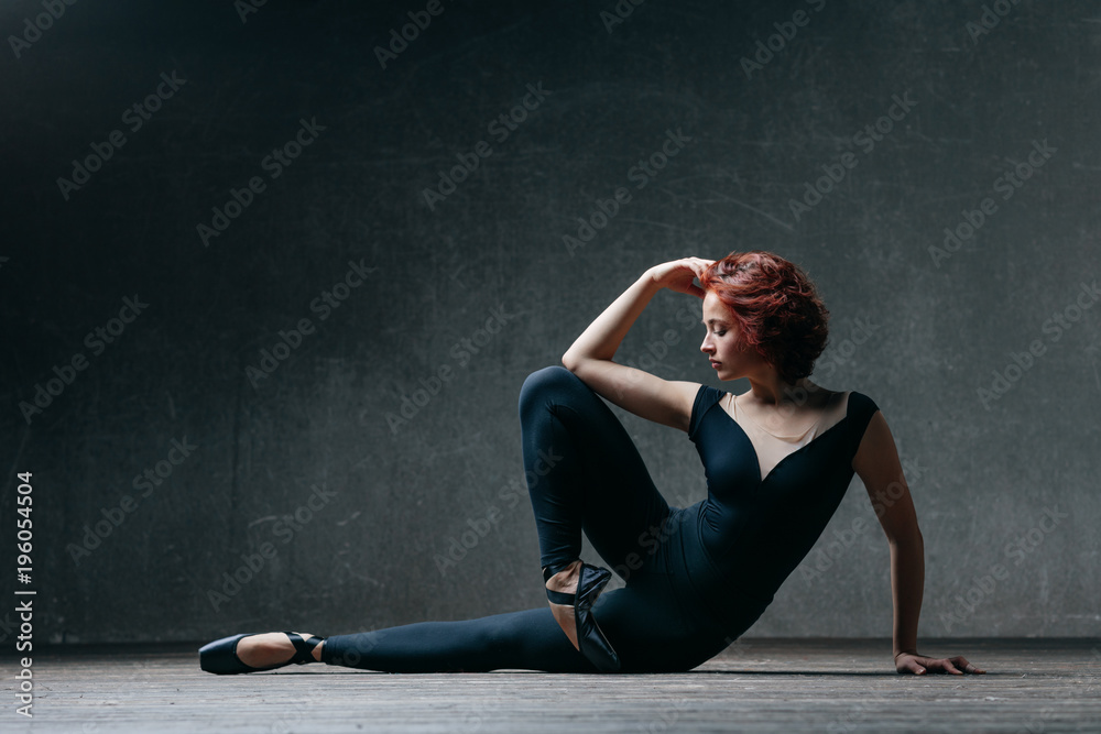 Obraz premium Young beautiful ballerina posing in studio