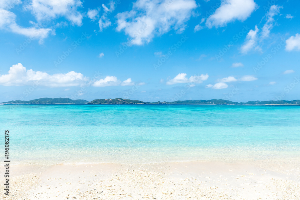 Sommer, Sonne, Strand und Meer im Sommerurlaub auf Okinawa, Japan