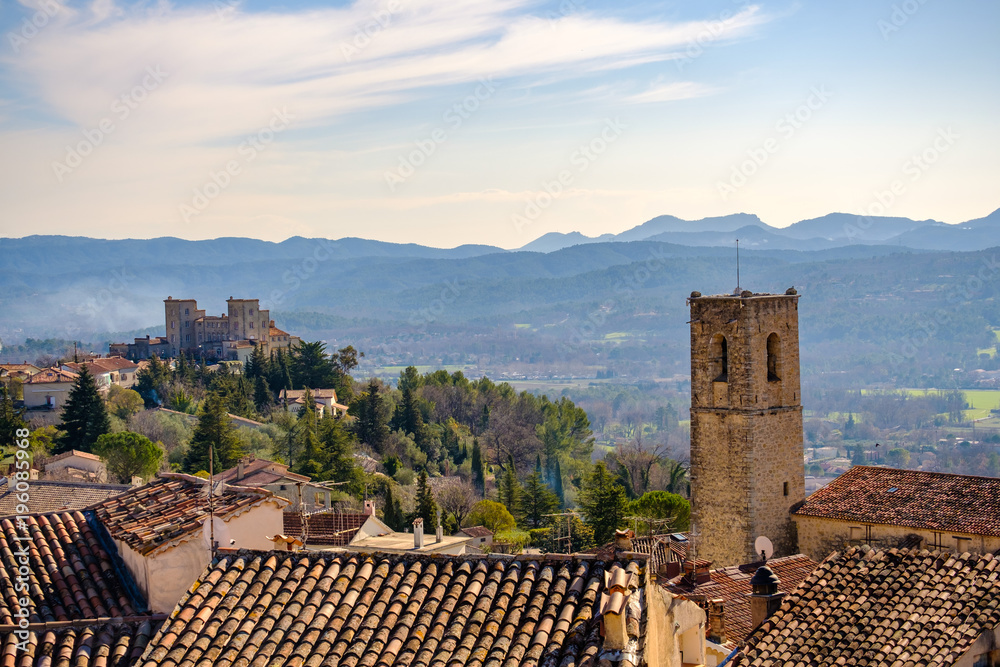 Vue panoramique depuis le sommet du village de Fayence, Provence, France.