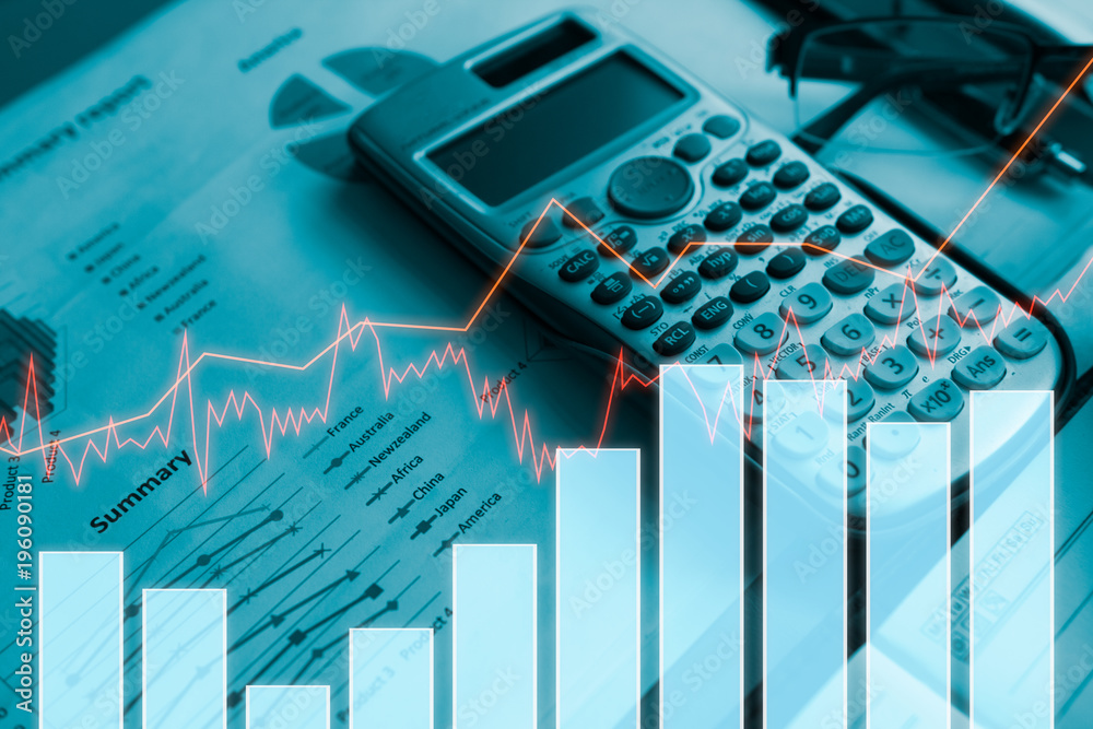 Φωτογραφία Calculator with report finance and profit graph of stock market trade indicator financial