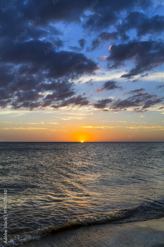 Obraz premium Treasure Island Sunset Sea - Gulf of Mexico at Treasure Island, Florida