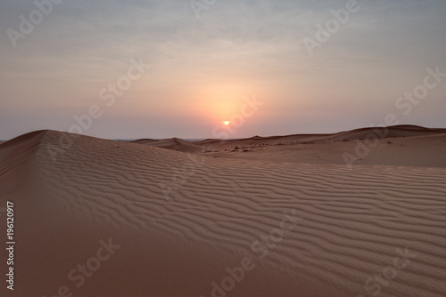 Wüste in Dubai zum Sonnenuntergang
