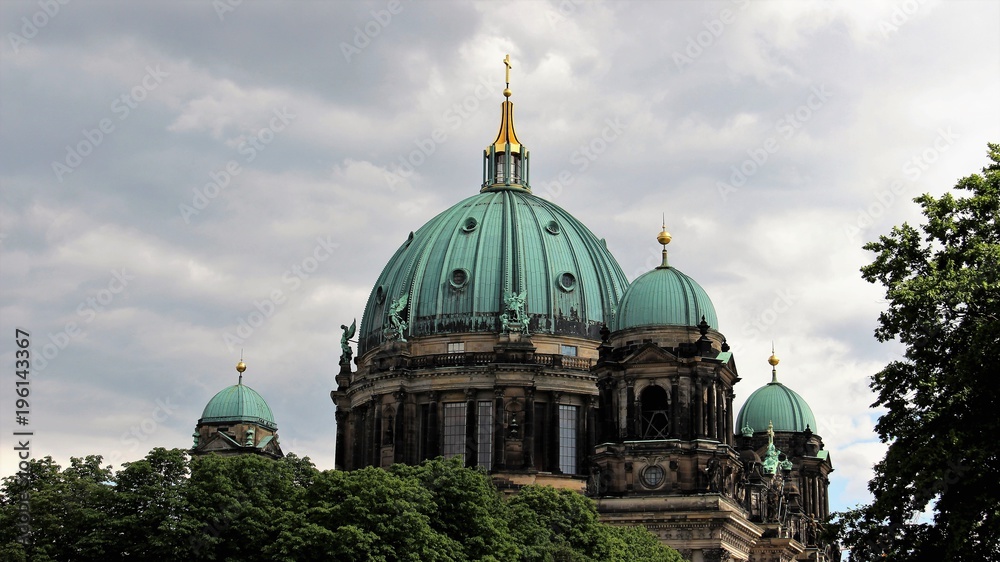 Fototapeta premium Berlin Dome In Summer with Cloudy Sky 