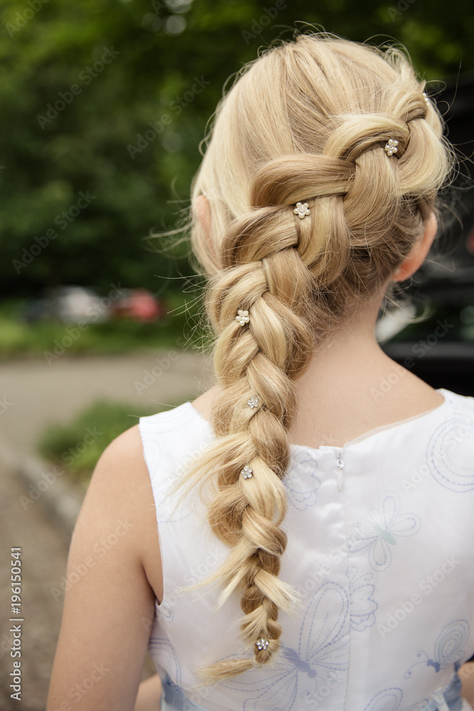 blondes Mädchen mit Zopf StockFoto Adobe Stock