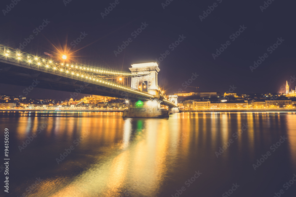 Fototapeta premium Chain bridge on Danube river in Budapest, Hungary