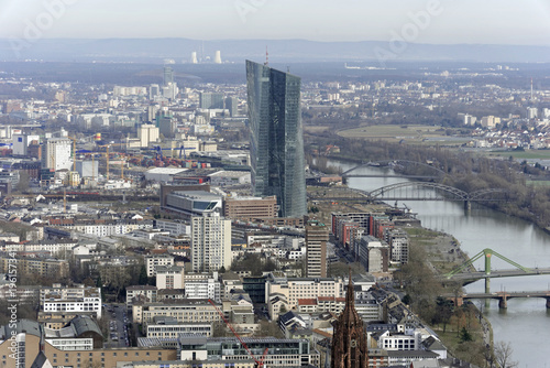 Die neue europähische Zentralbank, EZB, mit der Skyline von Frankfurt am Main, Hessen, Deutschland, Europa