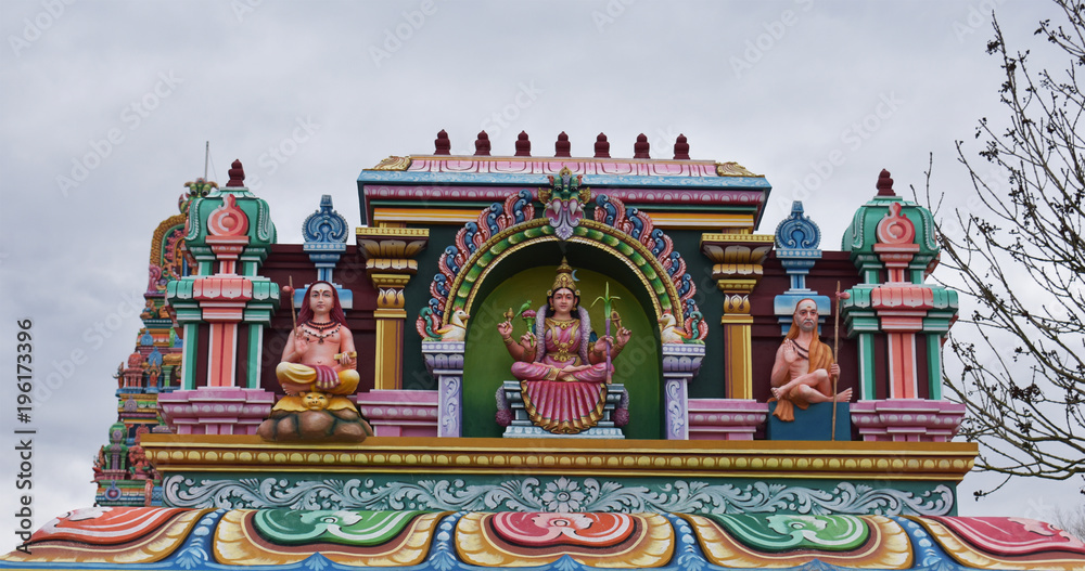 Figuren an der Pforte zu einem Hindu-Tempel