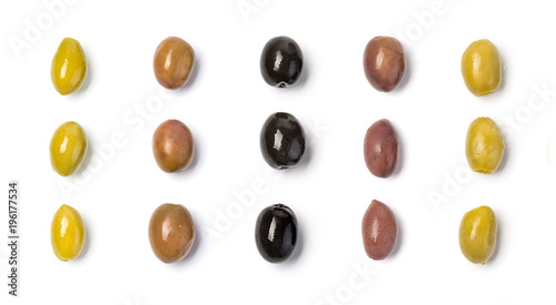 Fotografie The  olives  isolated