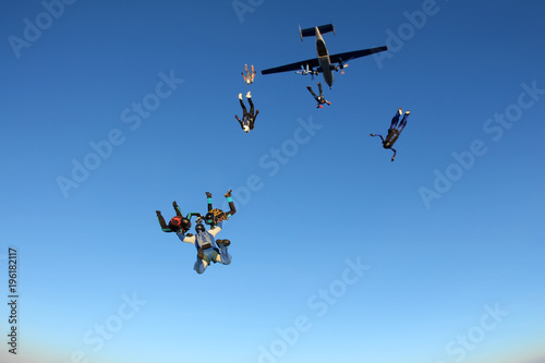 Fototapeta Naklejka Na Ścianę i Meble -  Skydivers are jumping out of a plane.