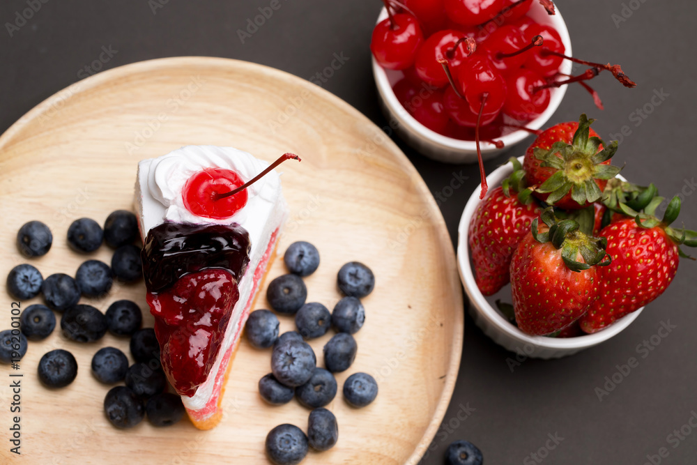 piece of cake and mix berry piece of cake and mix berry